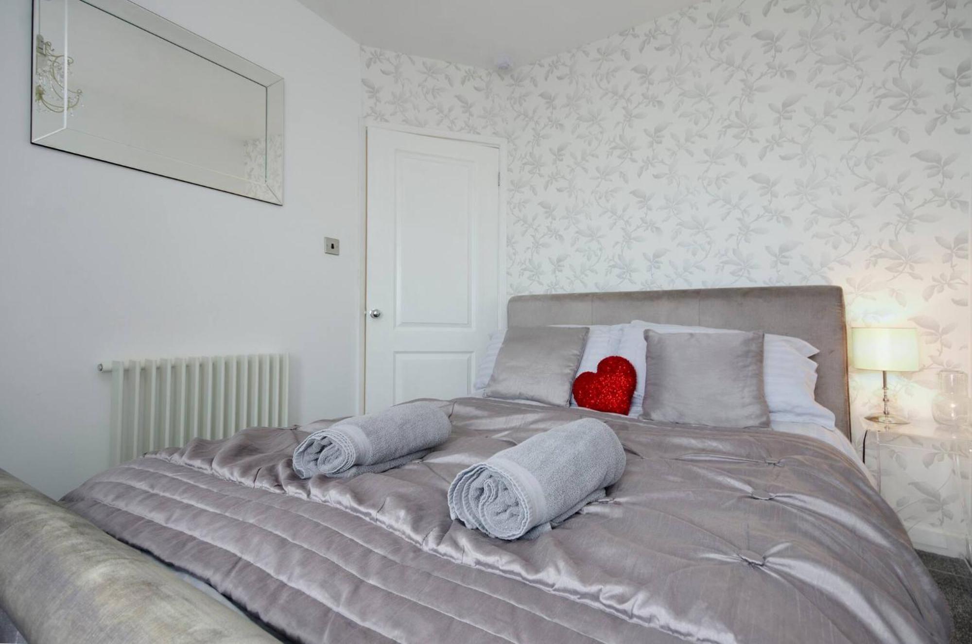 Seaview Regency Apartment With Private Parking 브라이턴 외부 사진
