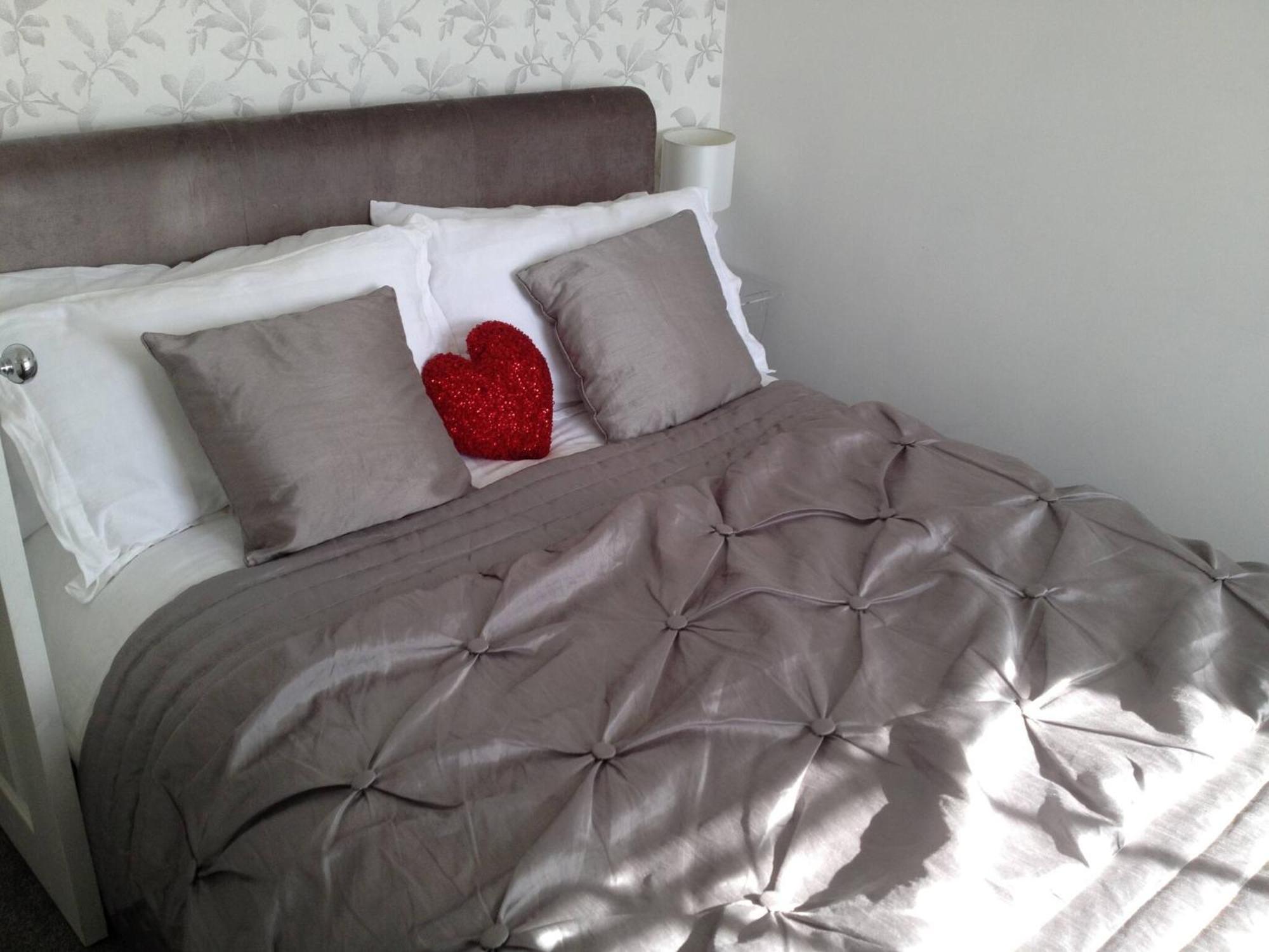 Seaview Regency Apartment With Private Parking 브라이턴 외부 사진